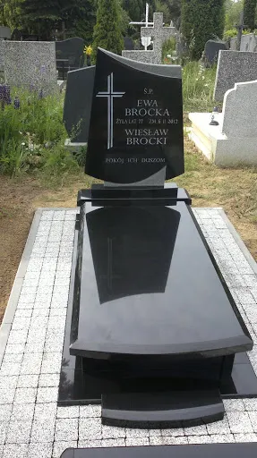 Zakład Kamieniarski, Plintus